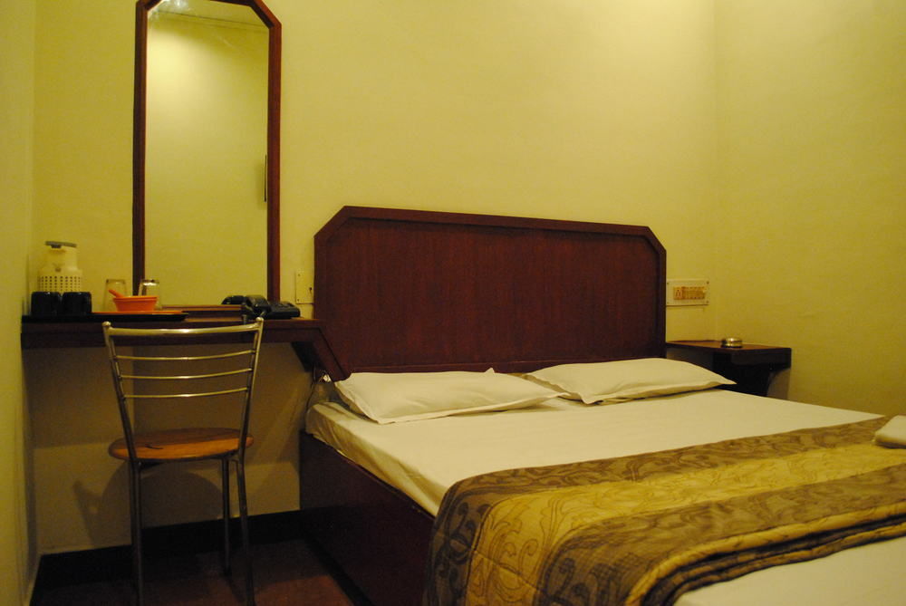 Deluxe Hotel 钦奈 外观 照片