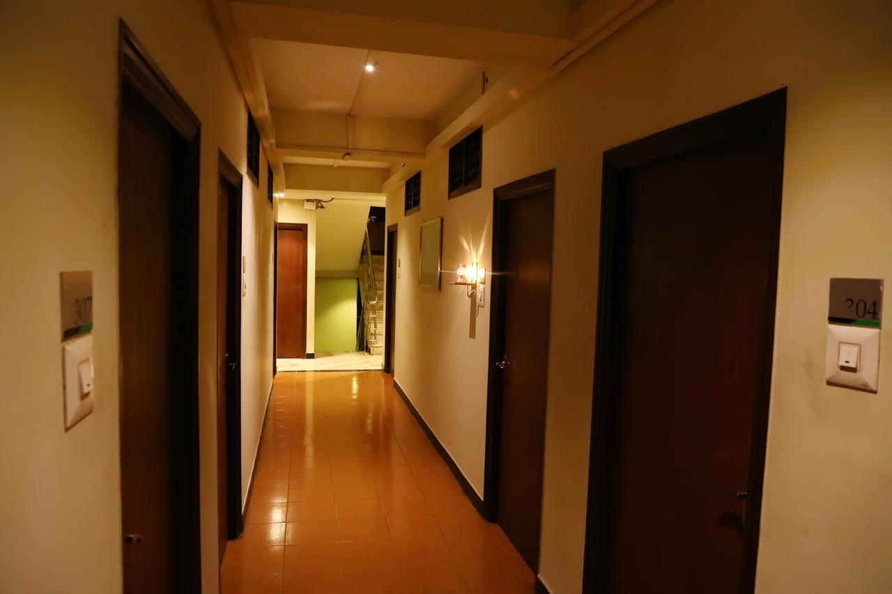 Deluxe Hotel 钦奈 外观 照片
