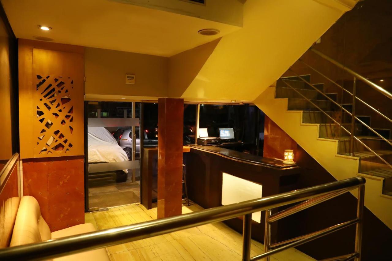 Deluxe Hotel 钦奈 外观 照片