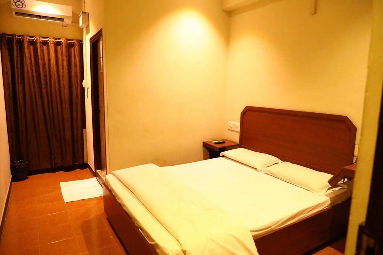 Deluxe Hotel 钦奈 外观 照片