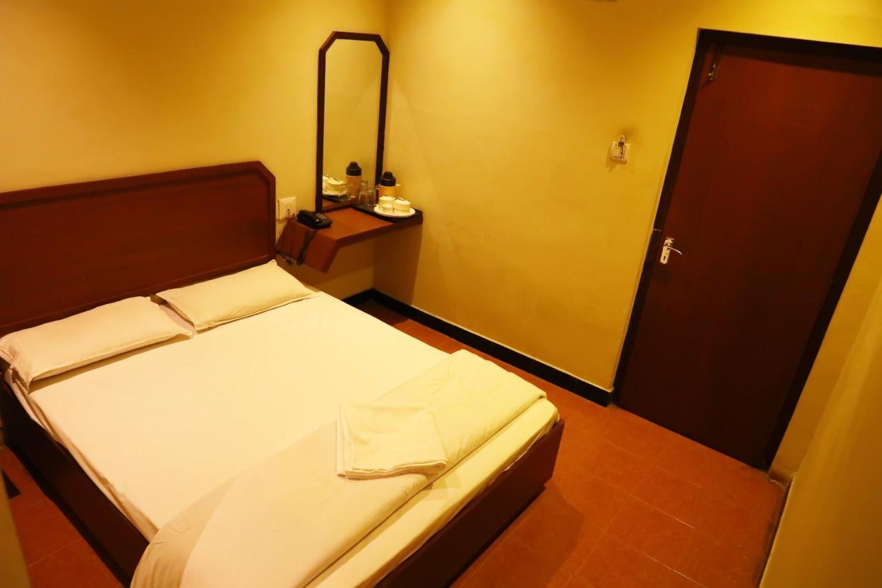 Deluxe Hotel 钦奈 外观 照片