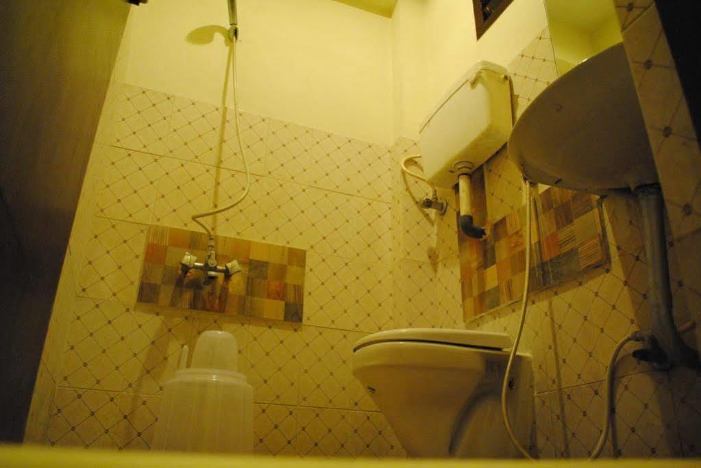 Deluxe Hotel 钦奈 外观 照片
